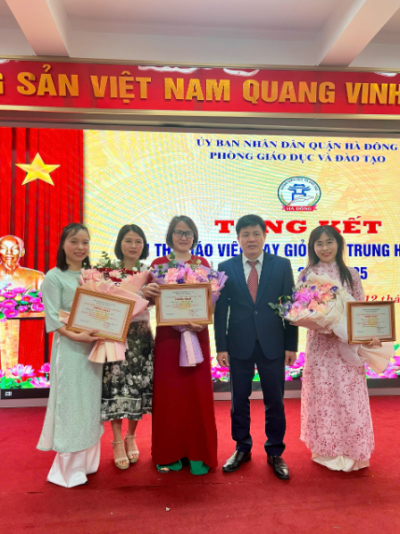NHIỆT HUYẾT VÀ SÁNG TẠO- GIÁO VIÊN TRƯỜNG THCS PHÚ LƯƠNG THAM DỰ HỘI THI GIÁO VIÊN  DẠY GIỎI CẤP QUẬN NĂM HỌC 2024-2025